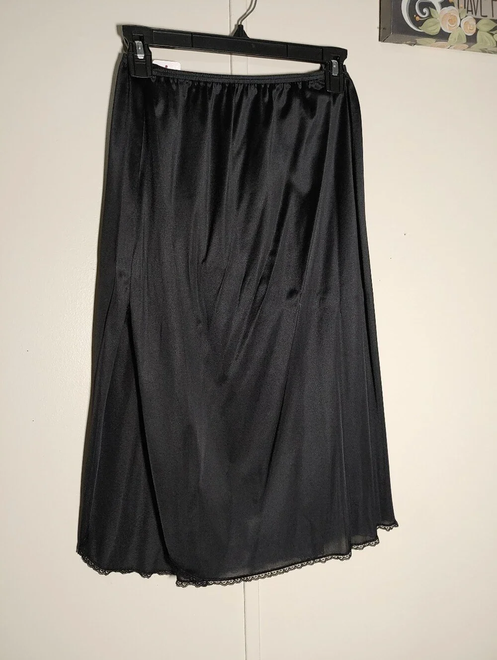 Vassarette black Medium Half Slip